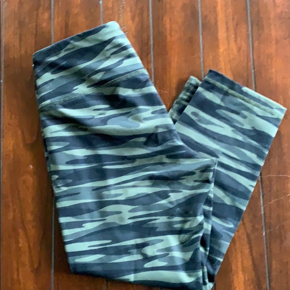 *Sold on Mercari*Capri workout pants - Picture 3 of 3